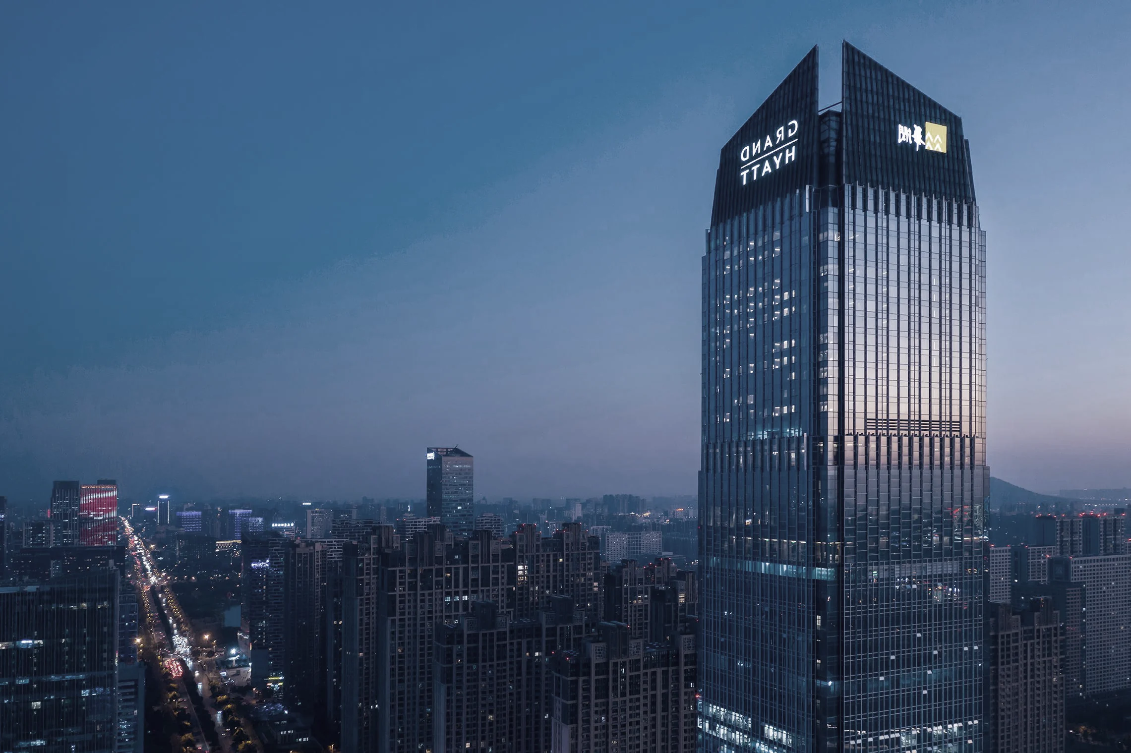 万智科技所在城市的现代商务建筑